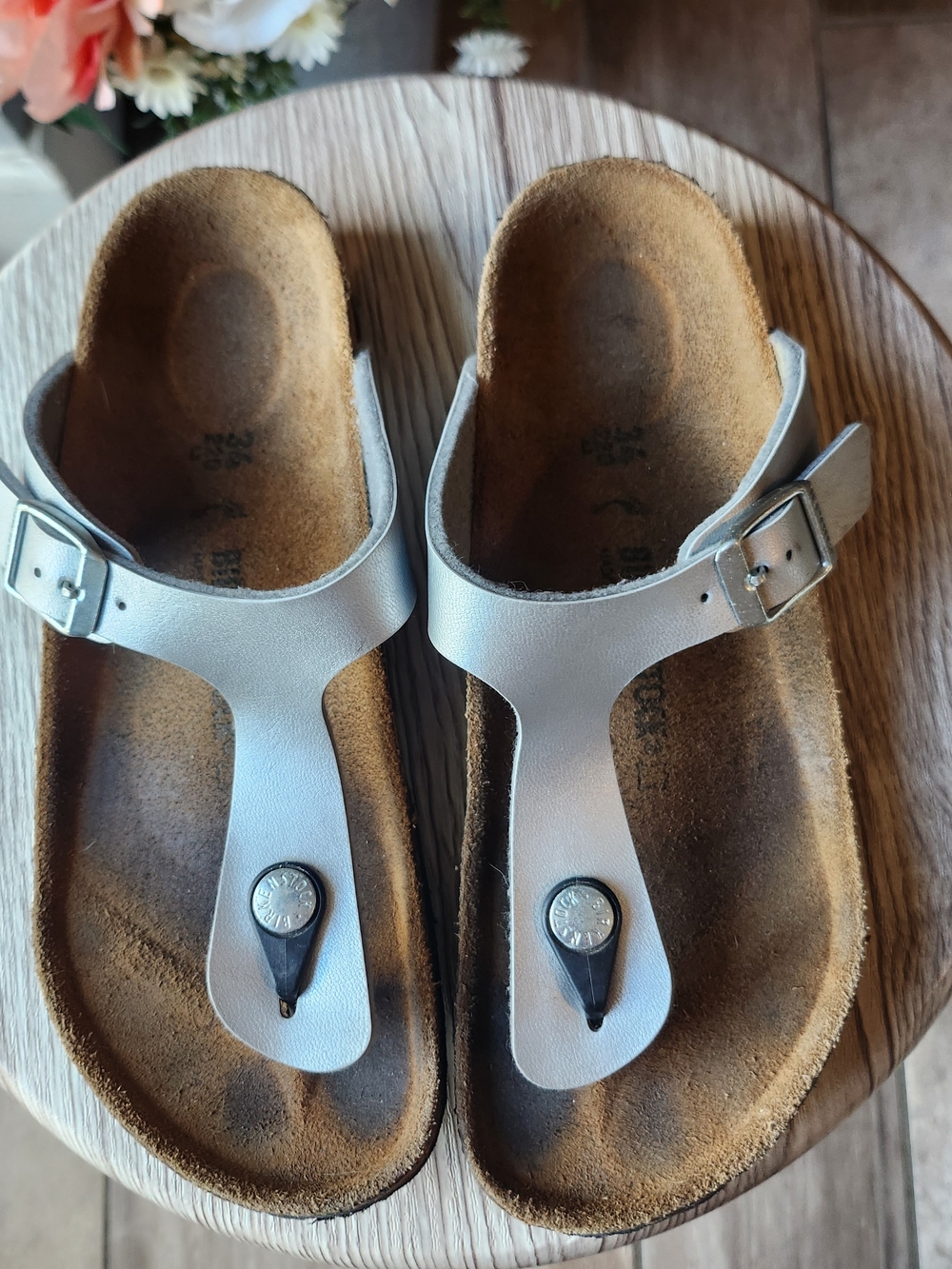 Birkenstock Silver Thong Sandal Big Kid Size 34 Us Size 3 - 3.5